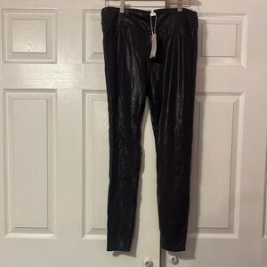 HALARA Shiny Black Leggings